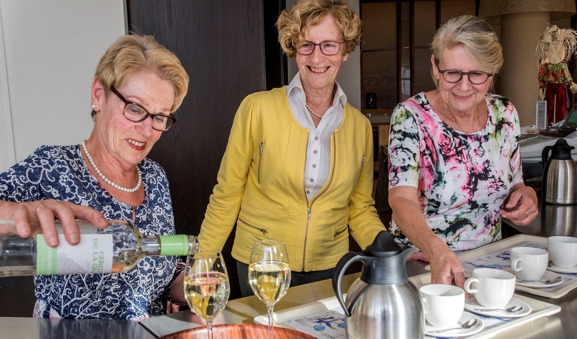 Ria Kieviet, Jeanne van Beveren en Nel Ritmeester (v.l.n.r.) vormen de kerngroep van de 'Brandingvrijwilligers' in Stuifakkers. * Foto: Jos Uijtdehaage.