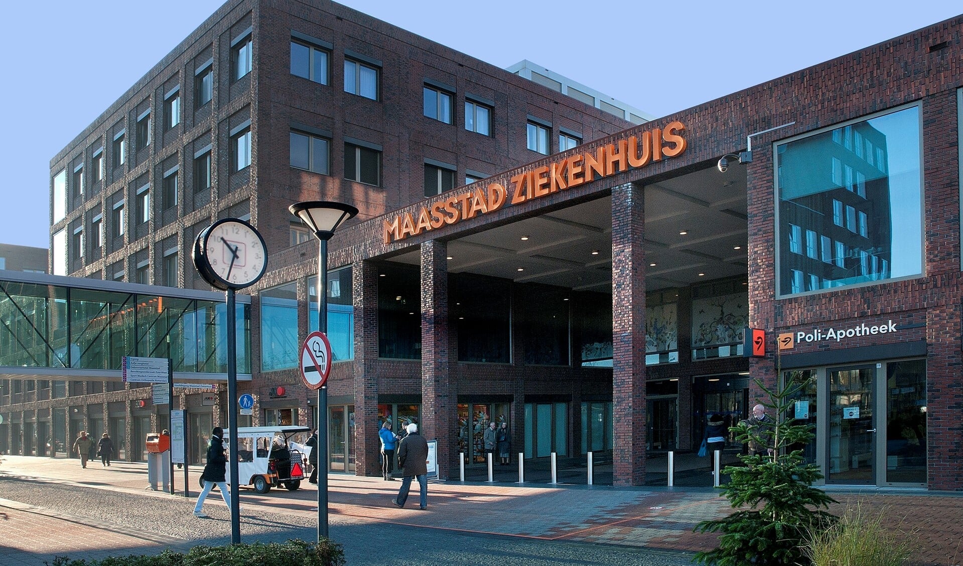 Hoofdingang Maasstad Ziekenhuis (Foto: P Douw vd Krap)