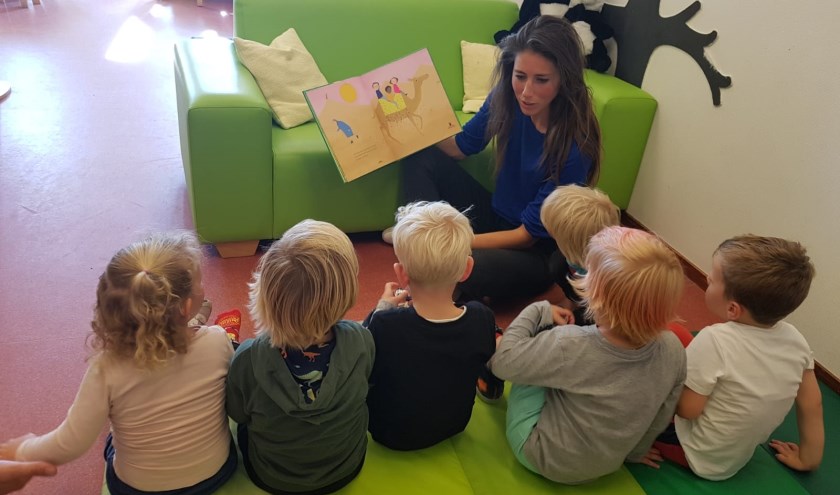 Iris Hond Leest Voor Op Watergeusje Brielsnieuwsland Nl