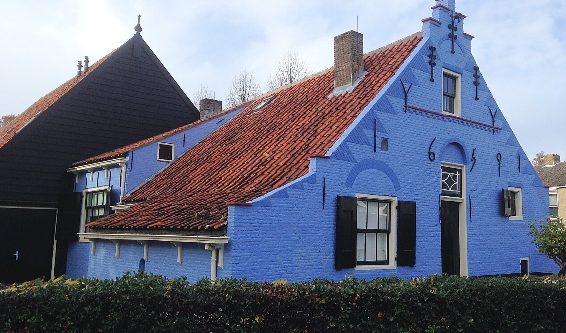 De VVV, gevestigd in het Blaeuwe Huus in Ouddorp, wordt aangepast aan de eisen van de tijd (foto Dorien Kickert)