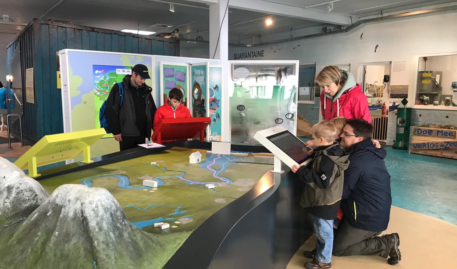 Deze tentoonstelling brengt de terugkeer van de dynamische deltanatuur van het Haringvliet, en de gevolgen voor de kleinste bergbeekjes elders in Europa, in beeld. 