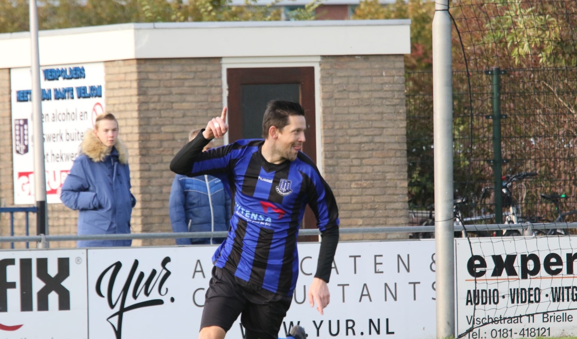 Ricardo Nijsen liet Vierpolders al na drie minuten juichen in de wedstrijd tegen Pernis. * Foto: Wil van Balen.