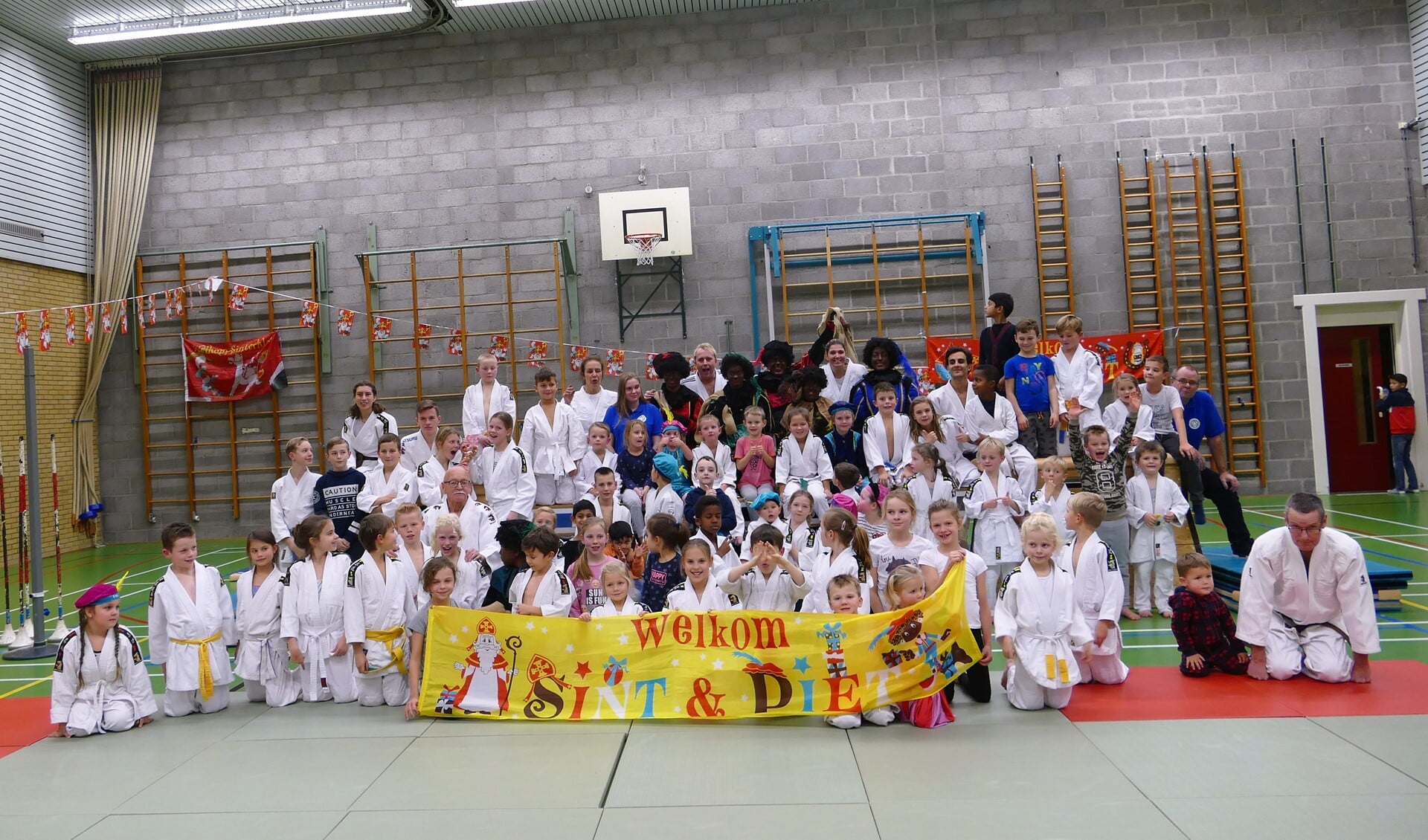 Judoclub Ichikan vierde vorige week vrijdag massaal het Sinterklaasfeest in SCC De Merel in Rockanje. 