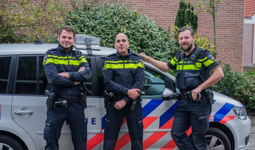 De drie nieuwe wijkagenten (v.l.n.r.) Jaco Wilstra, Erwin van Trigt en Arjan Aarnoudse. Foto: Sam Fish