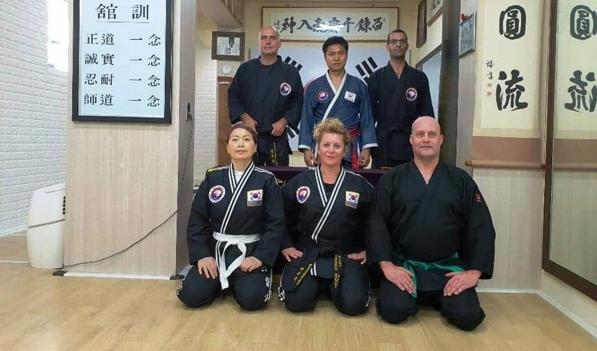 De leden van Hakidovereniging Jinmu Kwan Nederland tijdens hun bezoek aan aan Zuid-Korea.