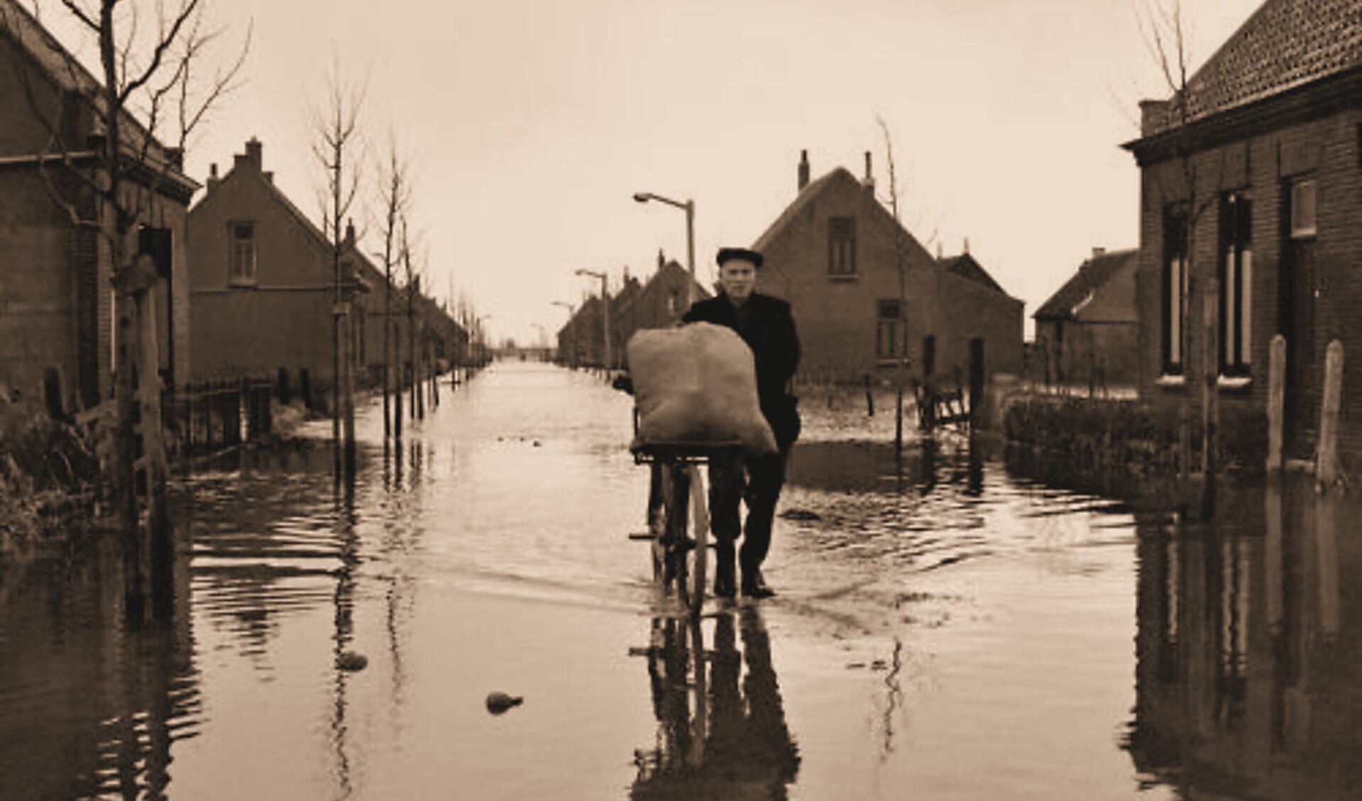 In de nacht van 31 januari 1953 is een groot deel van ons gebied onder water gelopen. Daarbij zijn veel slachtoffers gevallen.
