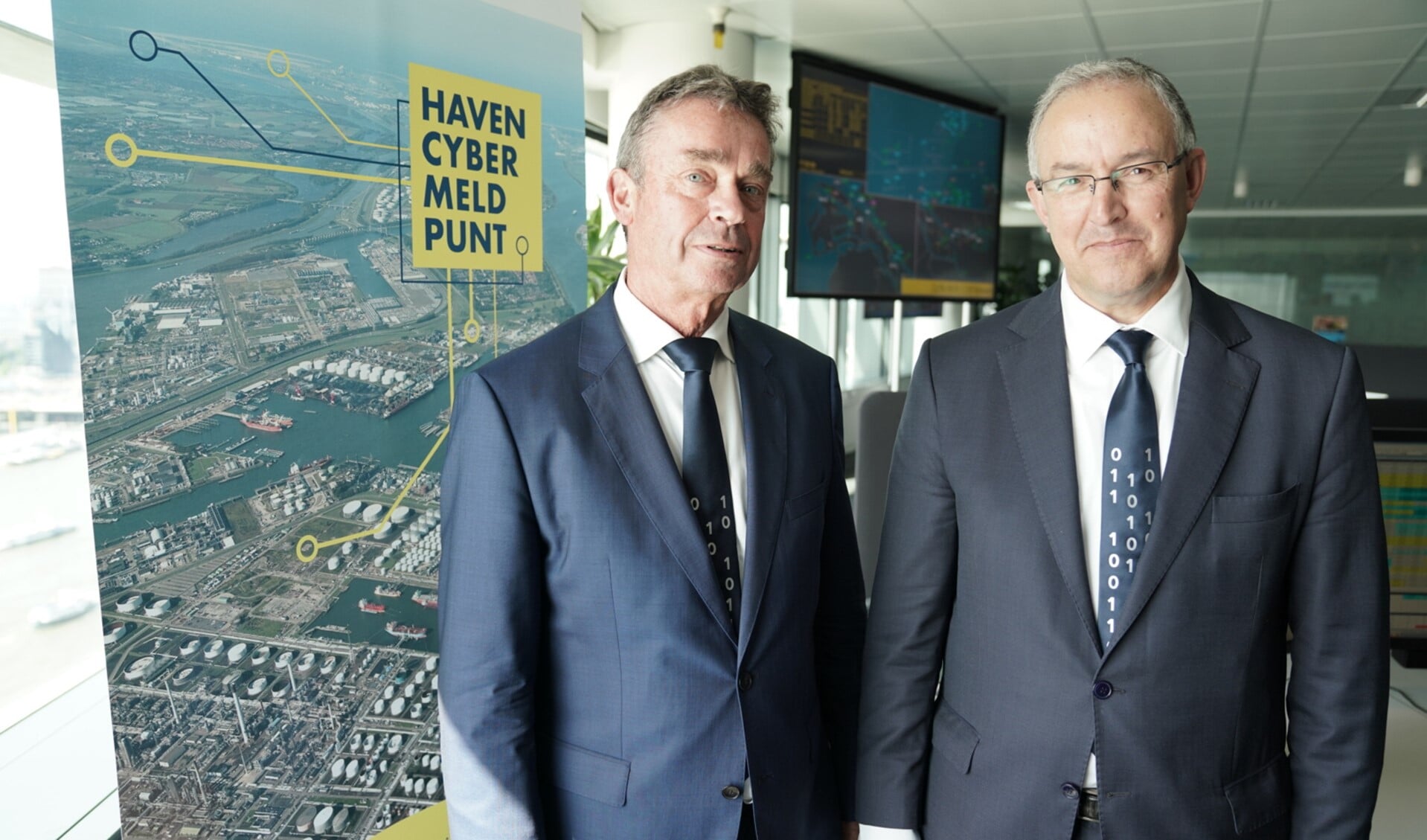 René de Vries en burgemeester Aboutaleb openen het Haven Cyber Meldpunt.