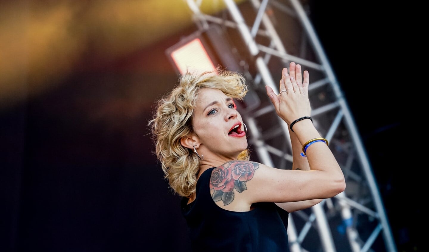 Jacqueline Govaert van de band Krezip tijdens het concert in 2018.