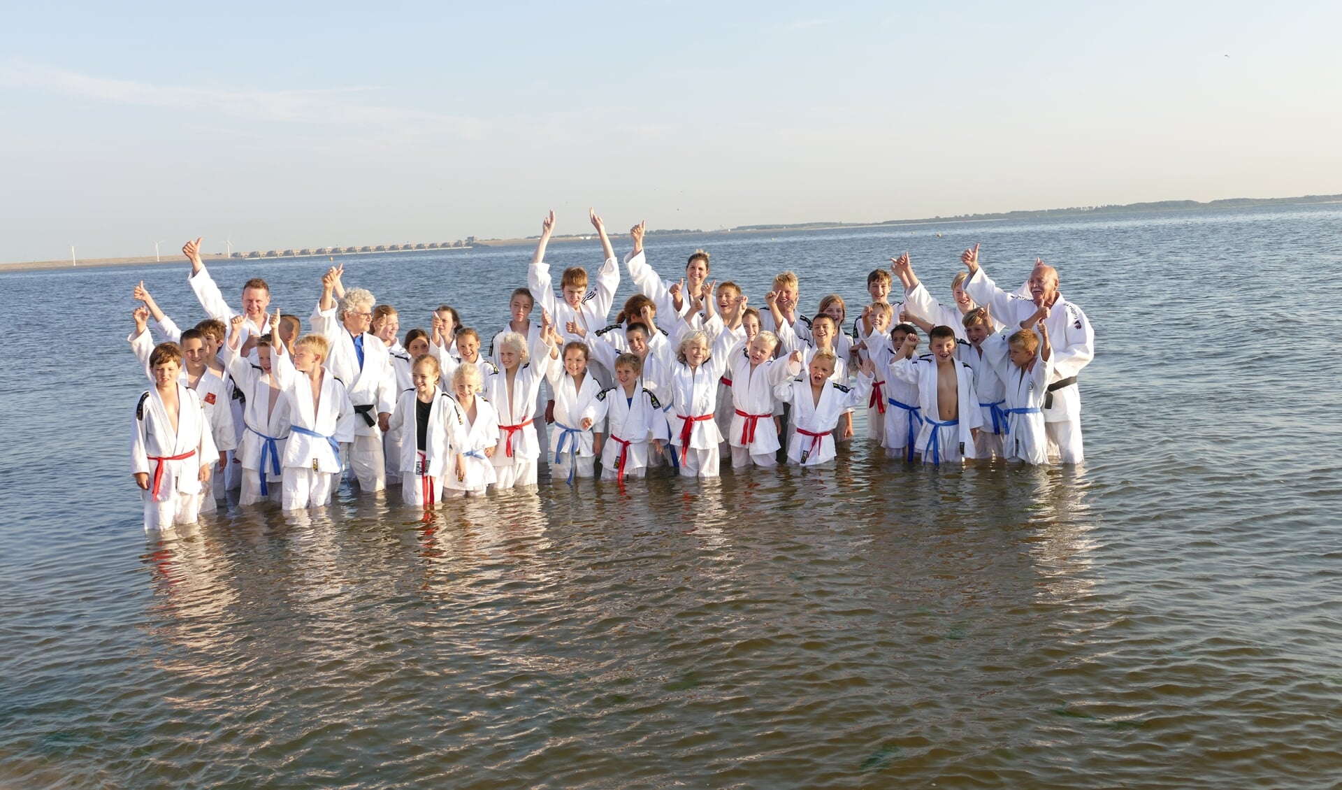 Judoclub Ichikan sloot vorige week vrijdag een mooi seizoen af op het strand van Rockanje.