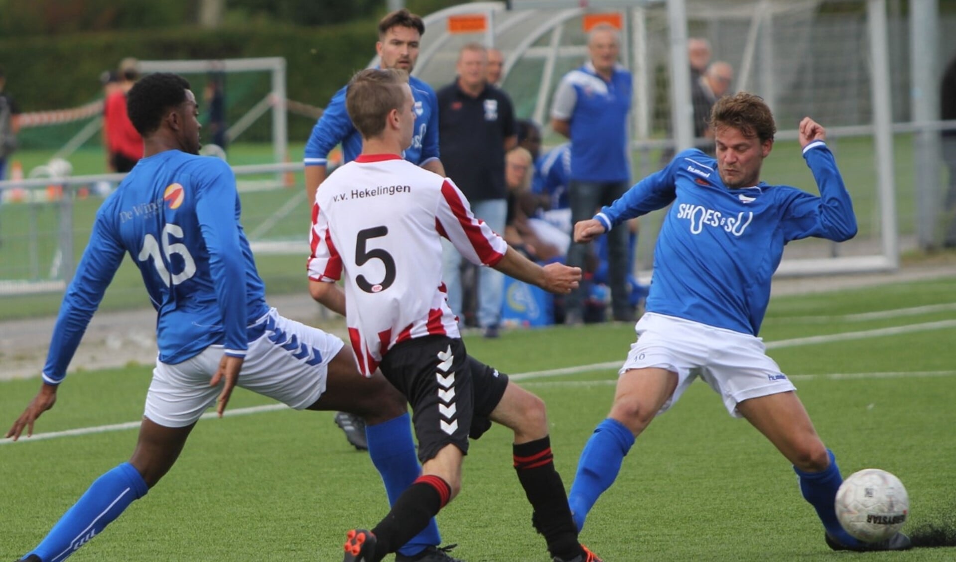 SC Botlek en Hekelingen zijn hier in actie tijdens het Spijkenisse toernooi van vorig jaar bij VV Hekelingen. Archieffoto: Peter de Jong