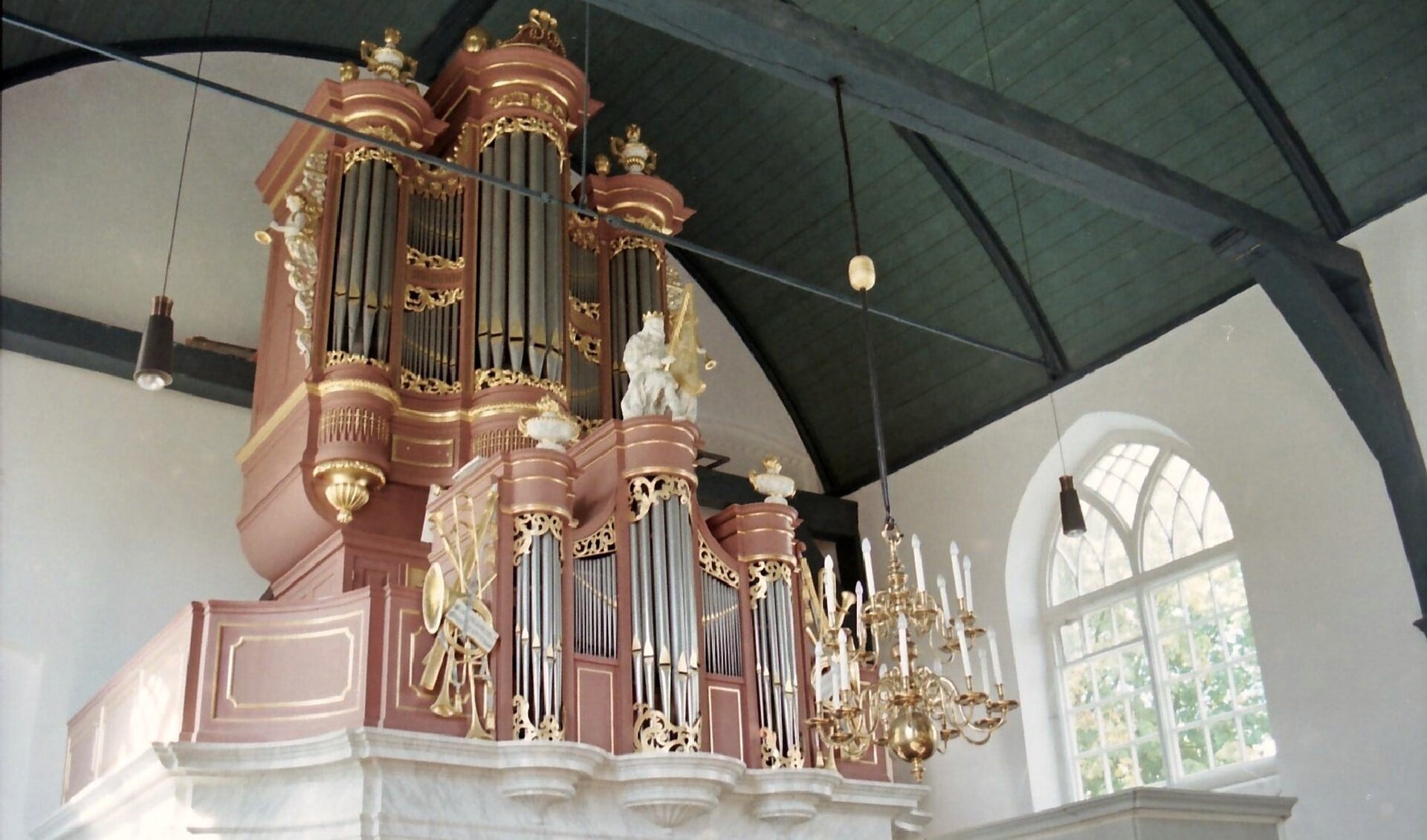 Wolfert heeft onder meer het  prachtige kerkorgel van Blank in Nieuwe-Tonge tot zijn beschikking.