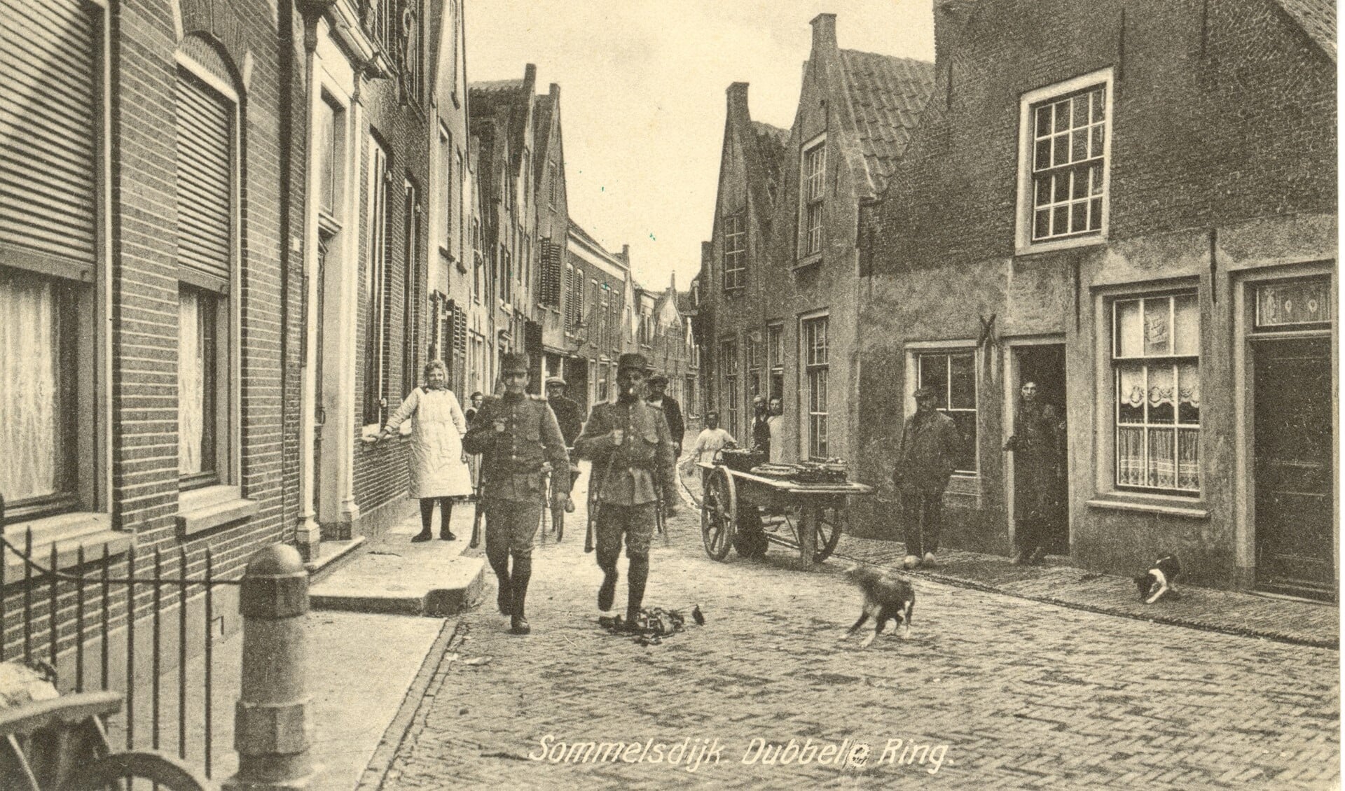 Soldaten in de Dubbele Ring in Sommelsdijk. In Nederland lijkt de Eerste Wereldoorlog een vergeten conflict te zijn. 