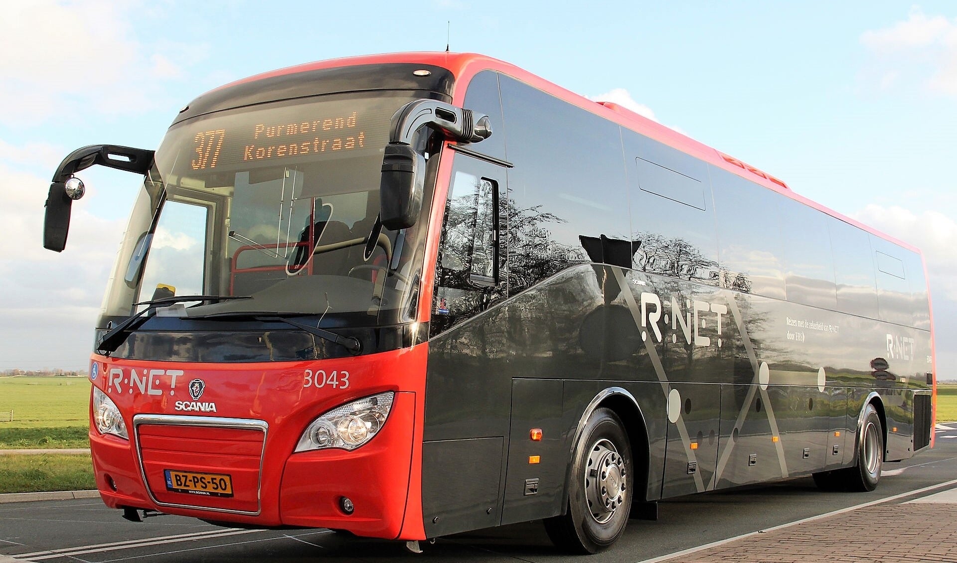 Een R-Net bus van EBS, zoals ze deze winter in Hellevoetsluis rijden