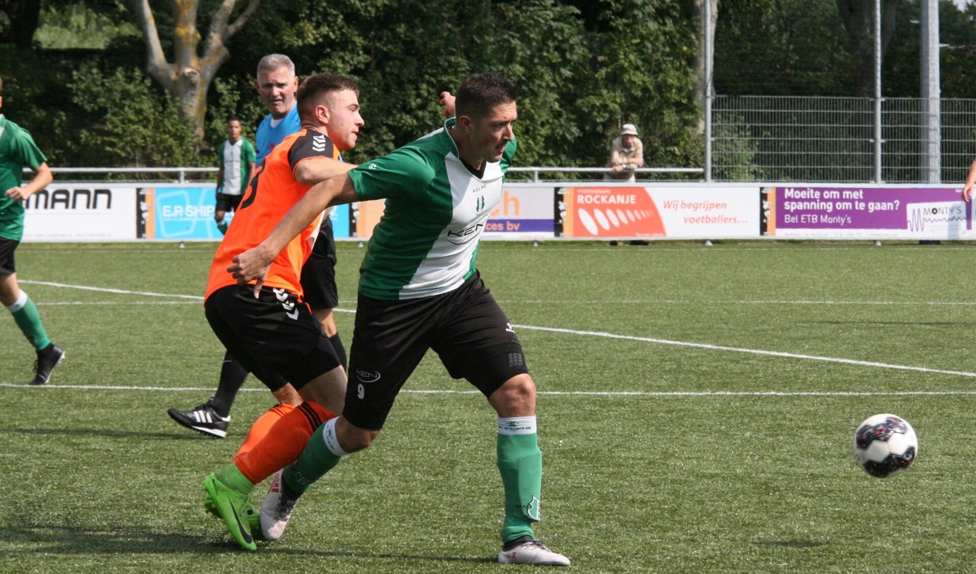 Aanwinst Wouter Besters scoorde twee keer voor OVV In het bekerduel bij Rockanje. * Foto: Wil van Balen.