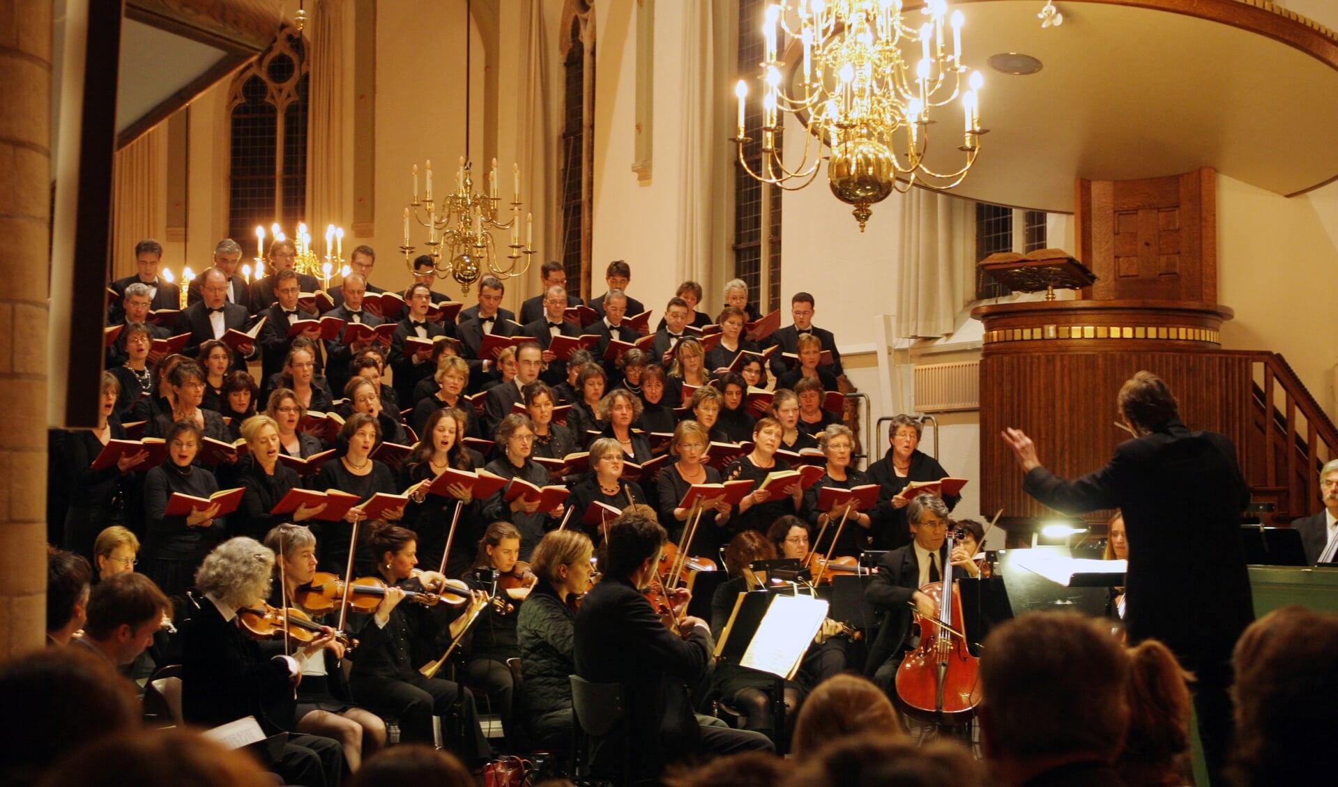 Het projectkoor zal in 15 repetities 'The Messiah' van Händel instuderen en tijdens het concert op 15 december in de Grote Kerk van Middelharnis ten gehore brengen. 