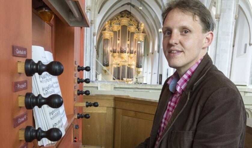<p>Rien Donkersloot (op deze foto in de Joriskerk in Amersfoort) speelt zaterdag in Mijnsheerenland. (foto: Erik van Til)</p>