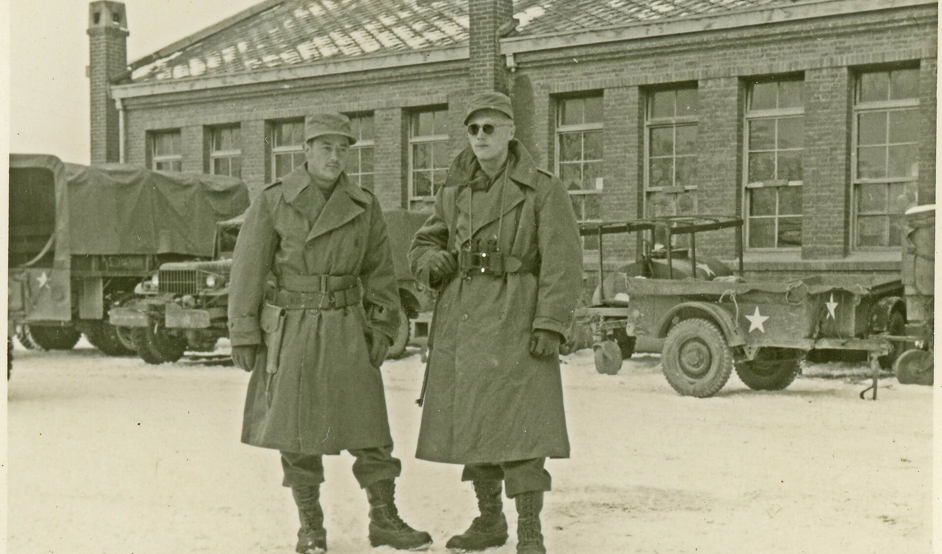 Wim Mol (rechts) in Korea (Foto collectie Streekarchief VP)