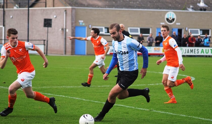 DVV '09 kon tegen FIOS pas in de tweede helft het verschil maken. Meuldijk wist tweemaal het doel te vinden (Foto: Marjo Smit).