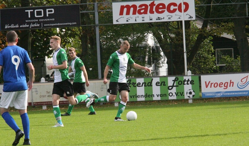Onder anderen Michael Hagers, Yannick O'Callaghan en Charlie Bassant ( v.l.n.r.) lenigen de blessurenood bij OVV. (Foto: Wil van Balen)