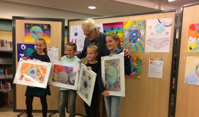 De Lions Vredesposter Wedstrijd zet kinderen wereldwijd aan het denken over vrede.