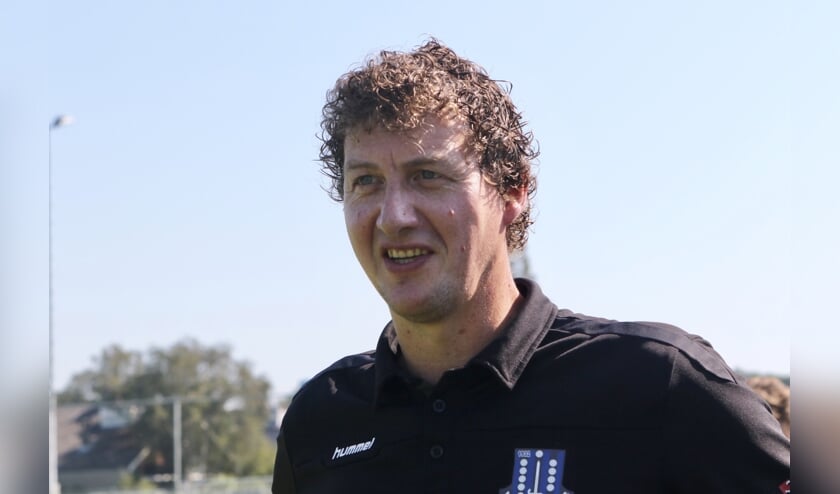 Trainer Paul Bestebreur van Vierpolders maakt zich zorgen over het competitieverloop. (Archieffoto: Wil van Balen).