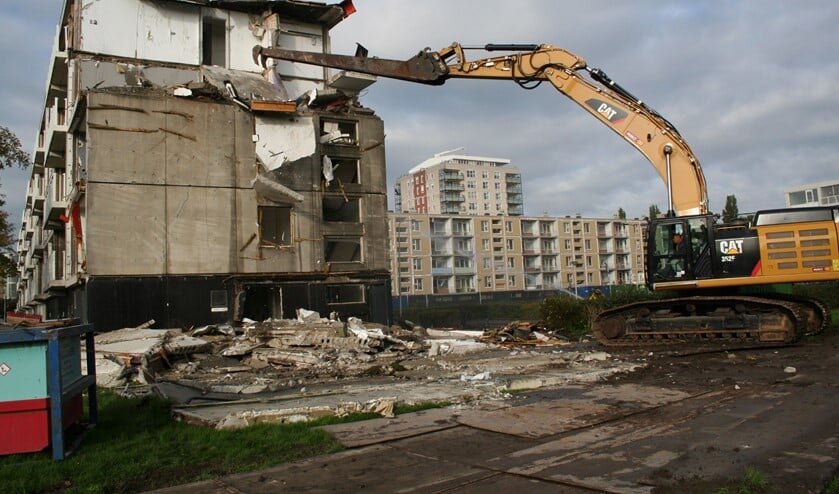 De eerste woningen zijn gesloopt. Foto: Maasdelta.