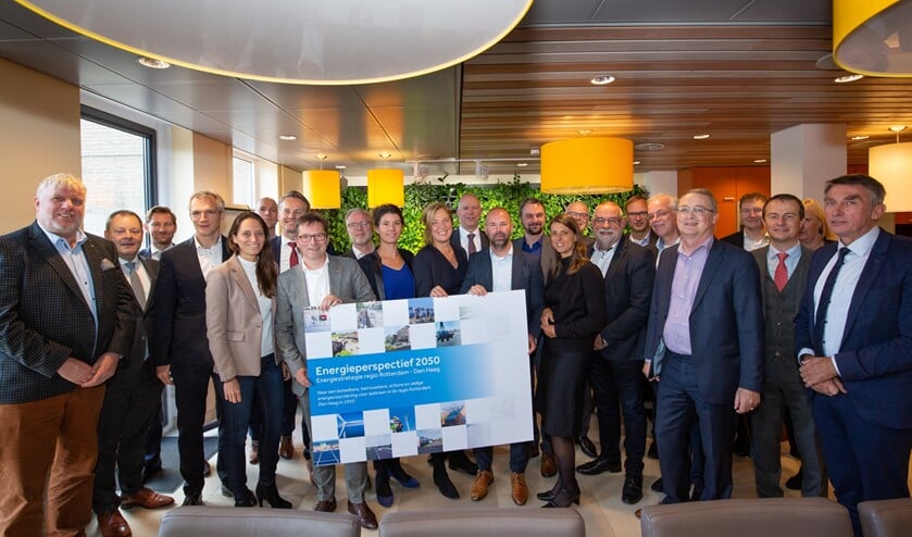 Ondertekening door betrokken partijen. Foto: Tom Pilzecker