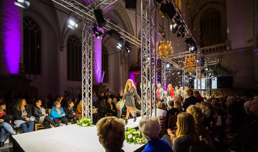 Het modespektakel was ook dit jaar weer helemaal uitverkocht (Fotografie: Patrick Striebel)
