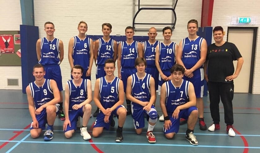 Het team van BV Voorne M18