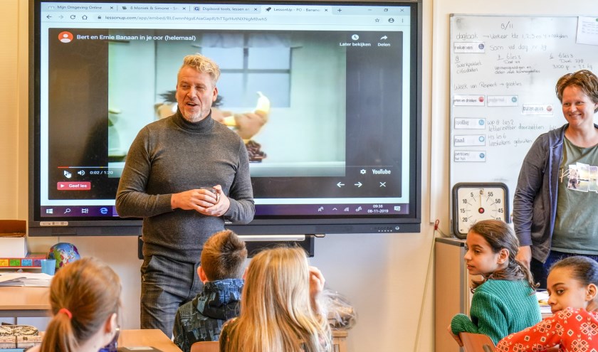 In de klas praten over respect.