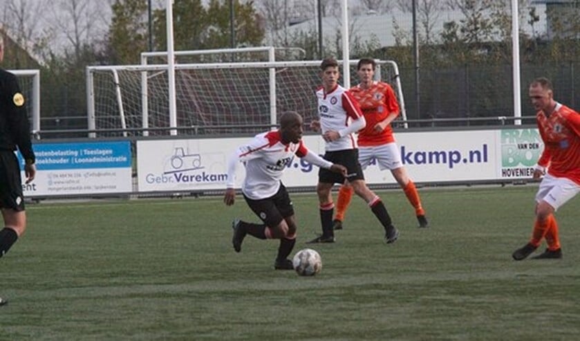 Anthony Piqué kreeg kansen, maar scoorde niet voor Brielle. (Foto: Wil van Balen).