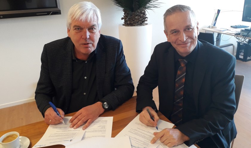 Gert Kant (voorzitter RvB Lentiz) en Ron Kooren (voorzitter CvB Albeda) tekenen voor sterk, duurzaam en innovatief onderwijs in de regio.