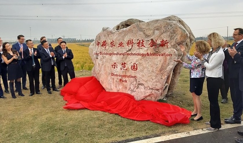 Karin Zwinkels bezocht tijdens een handelsmissie naar China als loco-burgemeester de regio's Xi'an, Yangling en Jiashan.