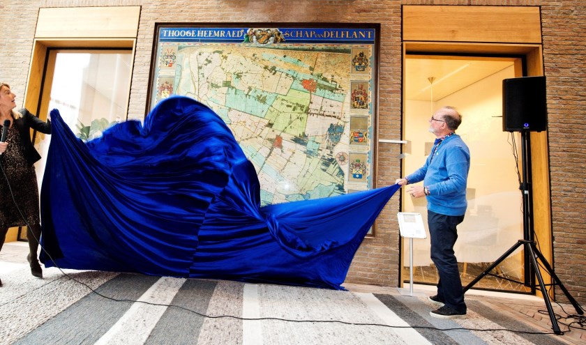 De onthulling van de Kruikiuskaart door hoogheemraad Manita Koop.
