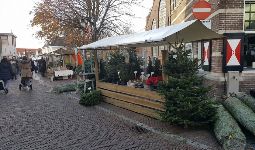 Op zaterdag staat er in het centrum veel kramen in winterse sferen, een schaatsbaan en kunt u genieten van een heerlijk snertproeverij.