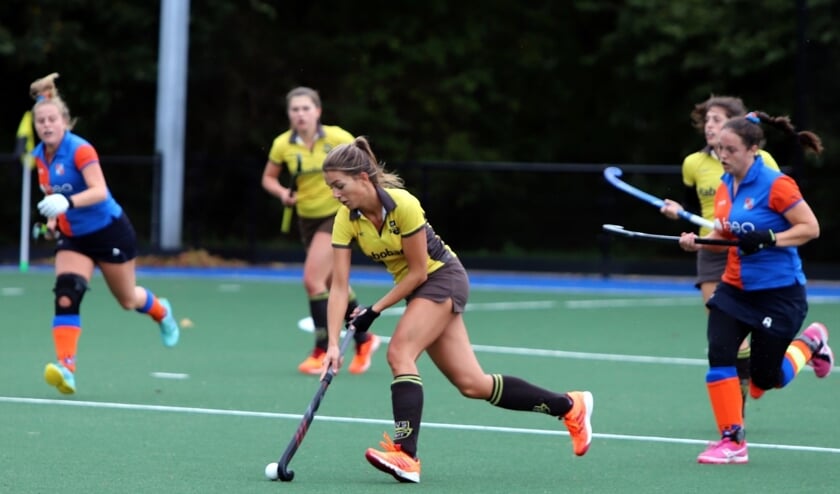 De dames van HV Spijkenisse hadden zondag geen kind aan Hoeksche Waard en wonnen met 7-0.
