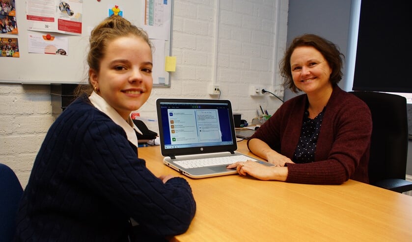 Saschia is ervan overtuigd dat Kurzweil haar enorm heeft geholpen op weg naar haar mavo 4-examen. Docente Ellen lacht instemmend.