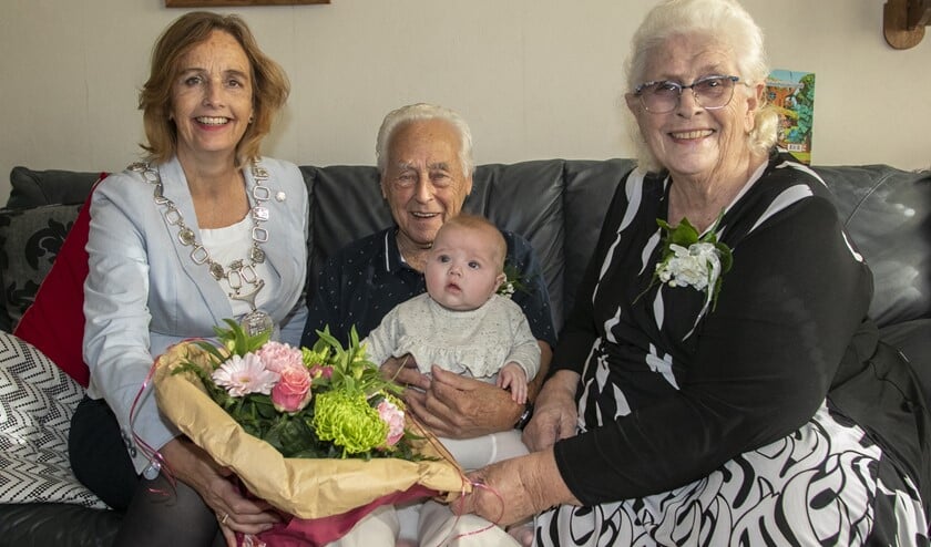 Bezige bijtjes Dit en Wim al 60 jaar bij elkaar.
