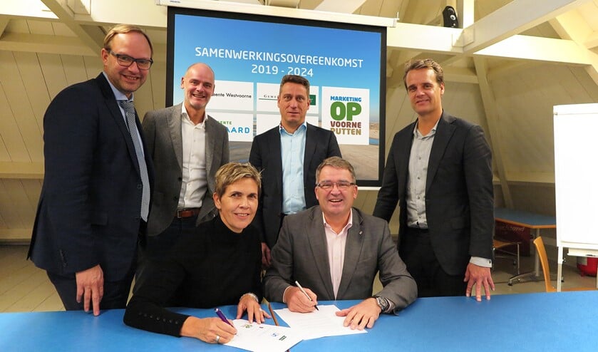 Vier wethouders van de gemeenten in Voorne Putten en Irma van Oosten (OP Voorne Putten.