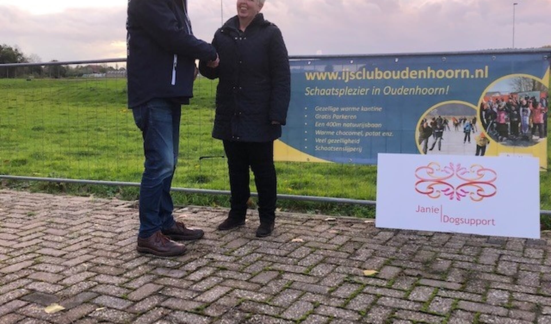 Kees van der Bie, voorzitter IJsclub Nooitgedacht Oudenhoorn en 
Janie Meiburg, eigenaar Janie Dogsupport