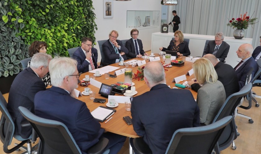 De Commissaris van de Koning van de Provincie Zuid-Holland, Jaap Smit, kwam maandag voor een ambtsbezoek naar het Westland.