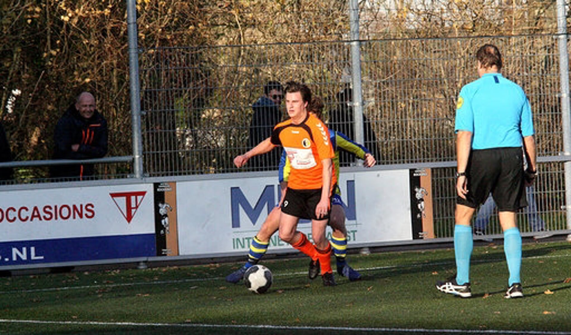 Yoeri 't Mannetje scoorde drie van de vier goals van Rockanje in het duel tegen Flakkee. (Foto: Wil van Balen).