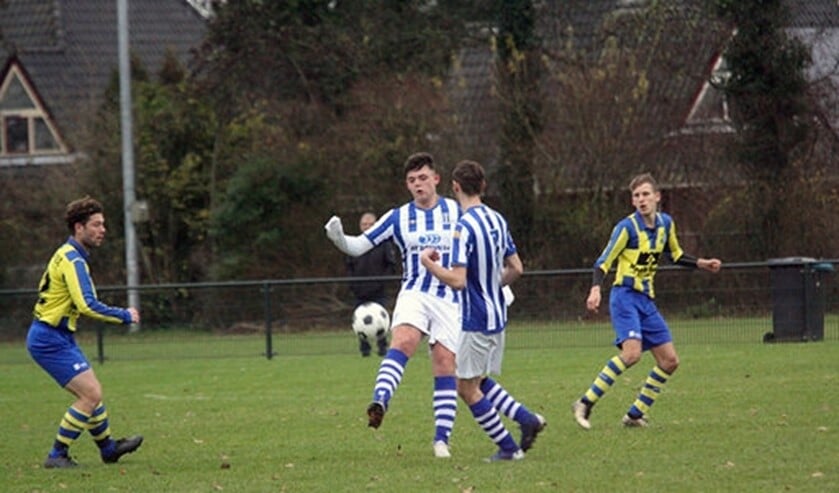 Kevin Abspoel was als een van de weinigen bij Zwartewaal niet geblesseerd, geschorst of op vakantie...(Foto: Wil van Balen).