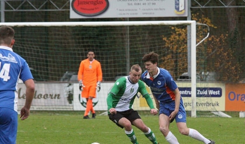 Charlie Bassant slaagde er met zijn medespelers niet in om voor OVV het duel te controleren. (Foto: Wil van Balen).