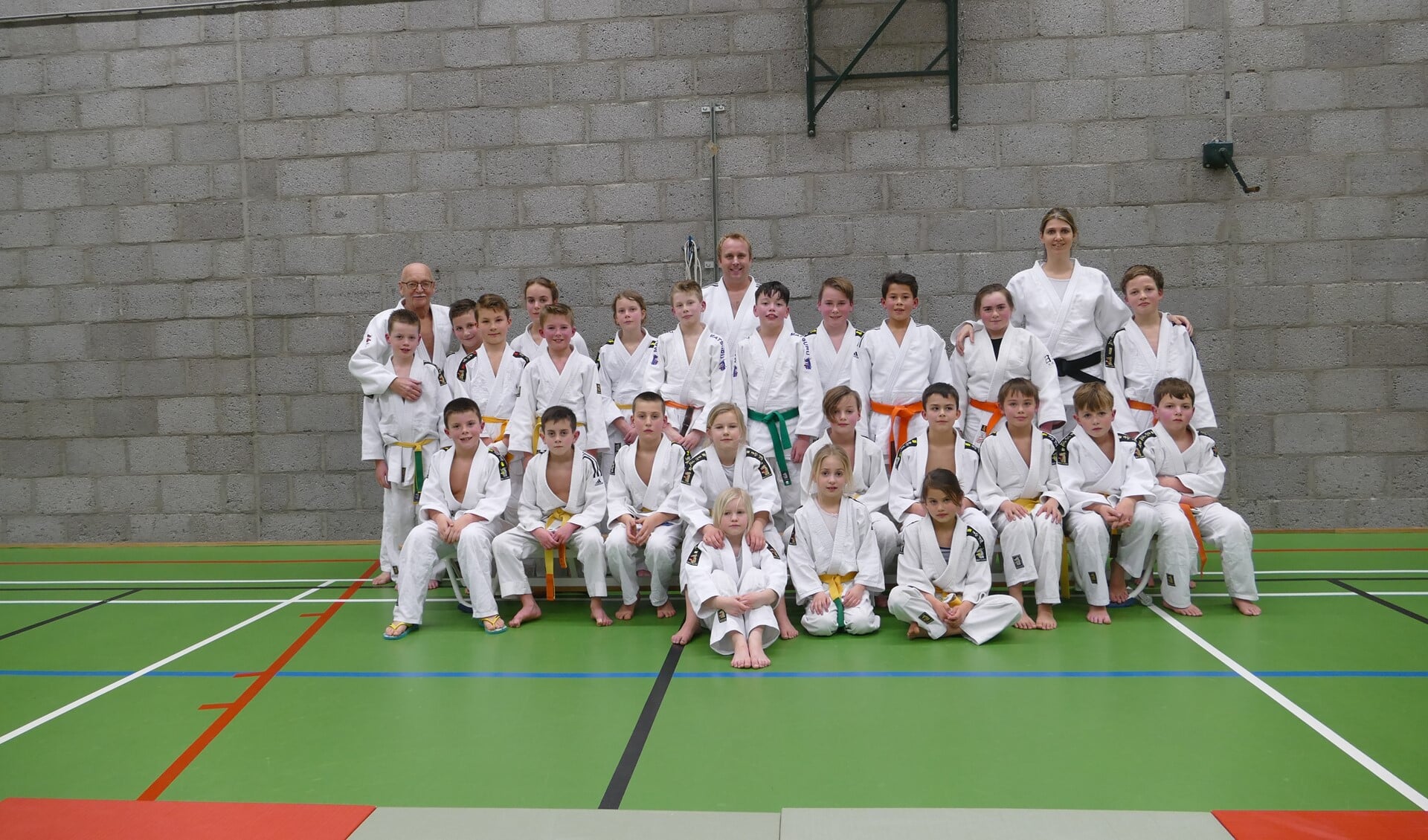 e wedstrijdgroep van judoclub Ichikan trainde gezamenlijk met judoka's uit Hellevoetsluis.