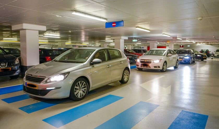Bezoekers parkeren langer in de parkeergarages.