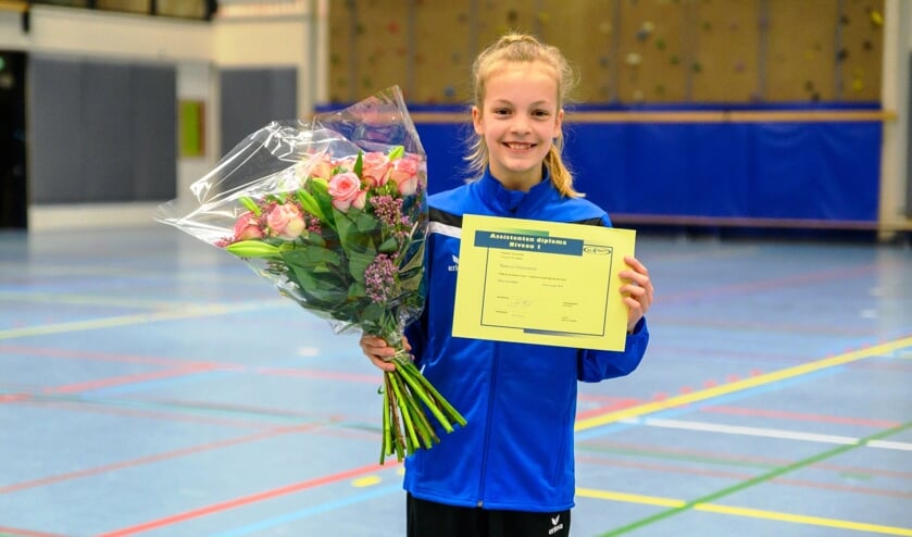 Nanou Gravestein met haar diploma.