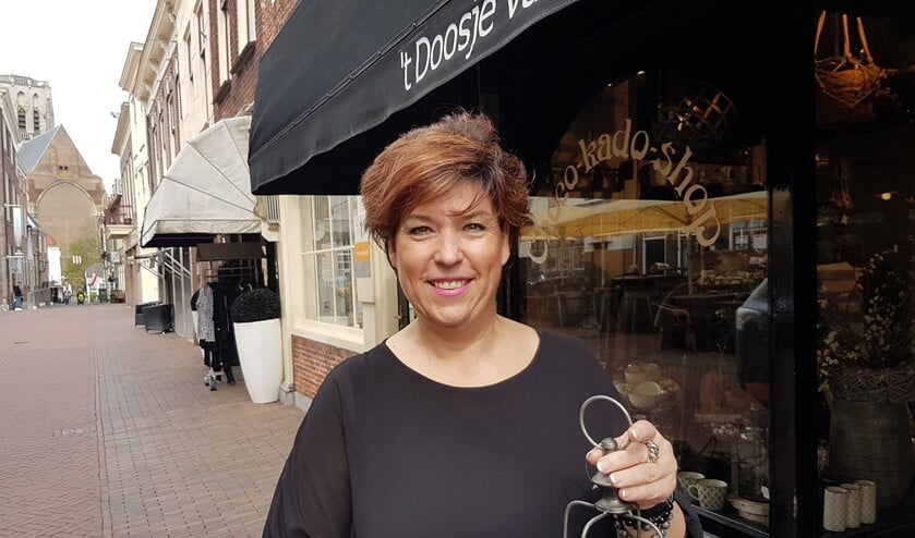 Jacqueline Lobs bij ’t Doosje van Lobs: ‘Mooi om de Sint-Catharijnekerk op de achtergrond te hebben, dat blijft een mooi plaatje!’