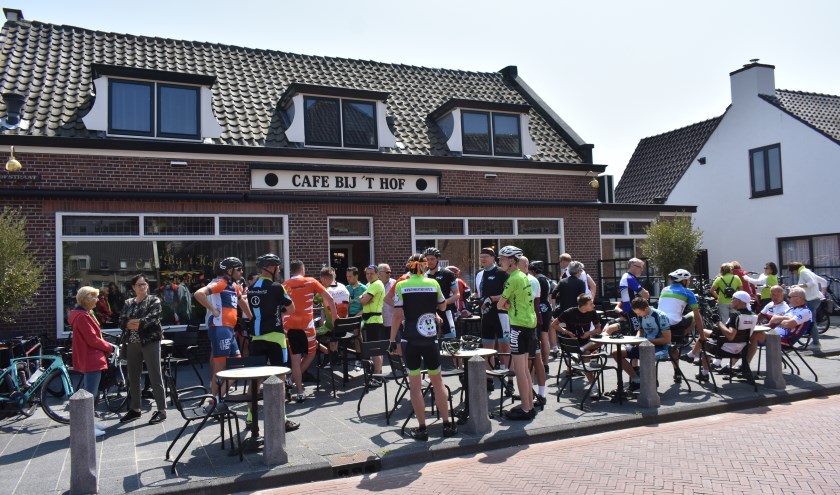 Zaterdag werd een sponsorfietstocht, georganiseerd door 'Team Westland tegen ALS', verreden vanaf café 't Hof in Honselersdijk.