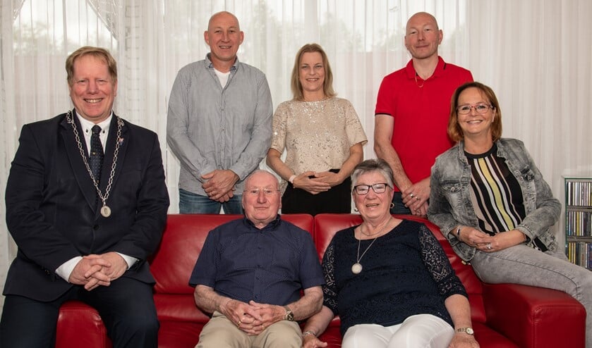 Het echtpaar Schruijer-Kerhof uit Oostvoorne was afgelopen maandag 55 jaar getrouwd. (Foto: Jos Uijtdehaage)